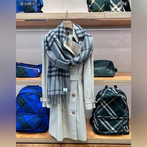 Burberry Grey Wool Scarf NWT 168cm*28cm - Picture 1 of 6